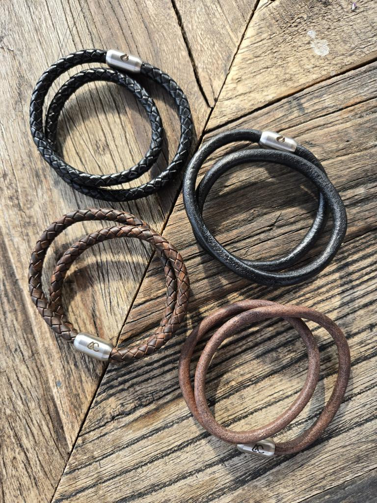 ASHCRAFT FORGE — Handwerk. Charakter. Stahl. Doppelt gebunden.